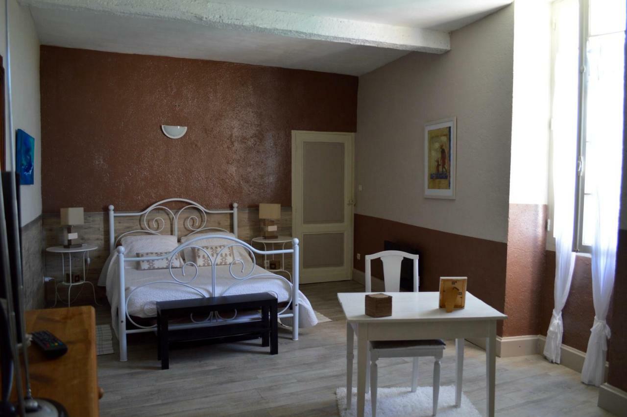 Le Prieure Bed & Breakfast Saint-Pey-de-Castets Exterior foto