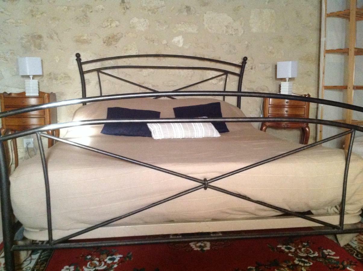 Le Prieure Bed & Breakfast Saint-Pey-de-Castets Exterior foto