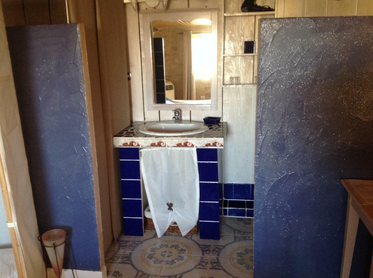 Le Prieure Bed & Breakfast Saint-Pey-de-Castets Exterior foto