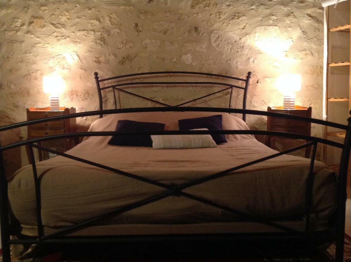 Le Prieure Bed & Breakfast Saint-Pey-de-Castets Exterior foto